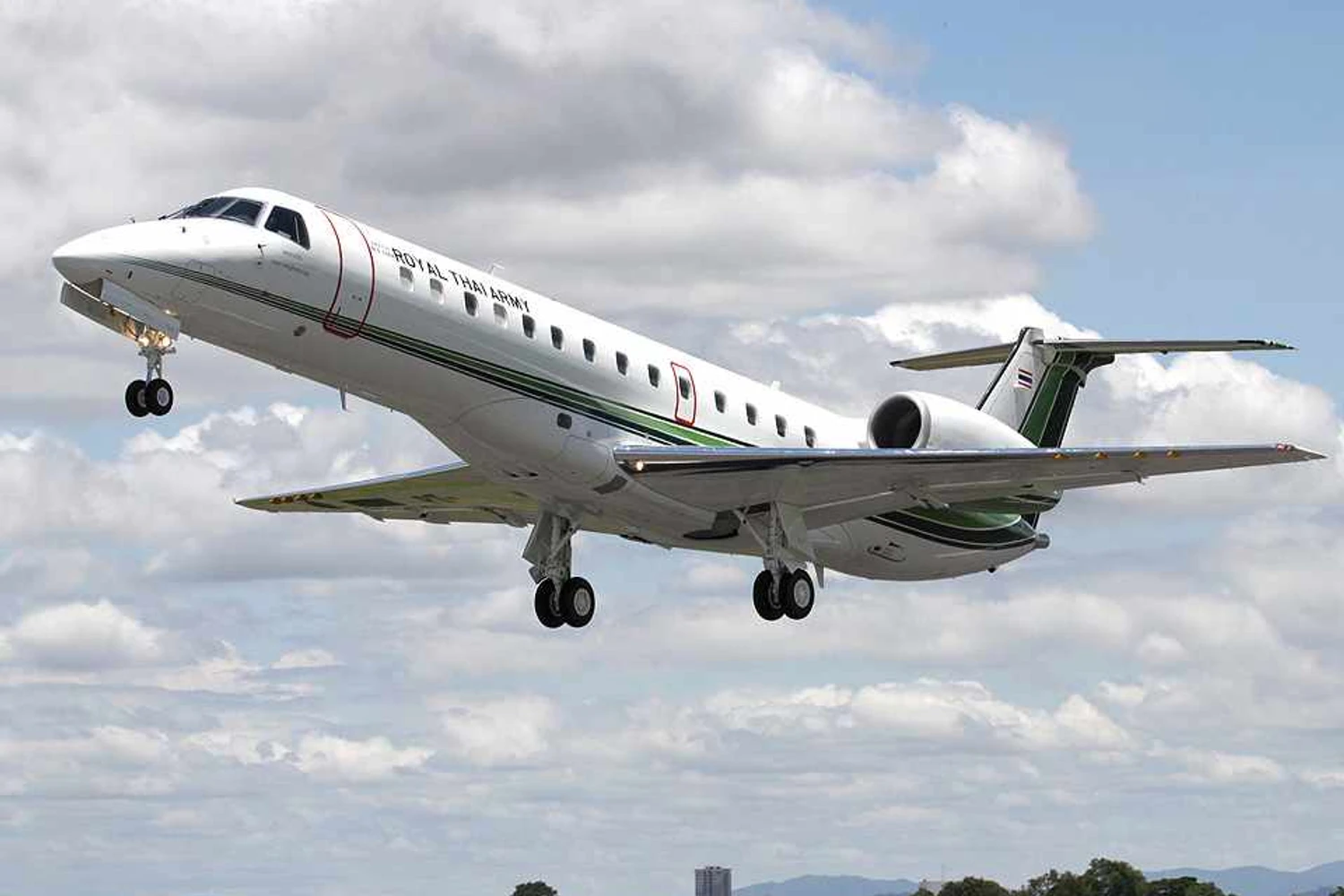 Tailândia encomenda terceiro jato ERJ 135