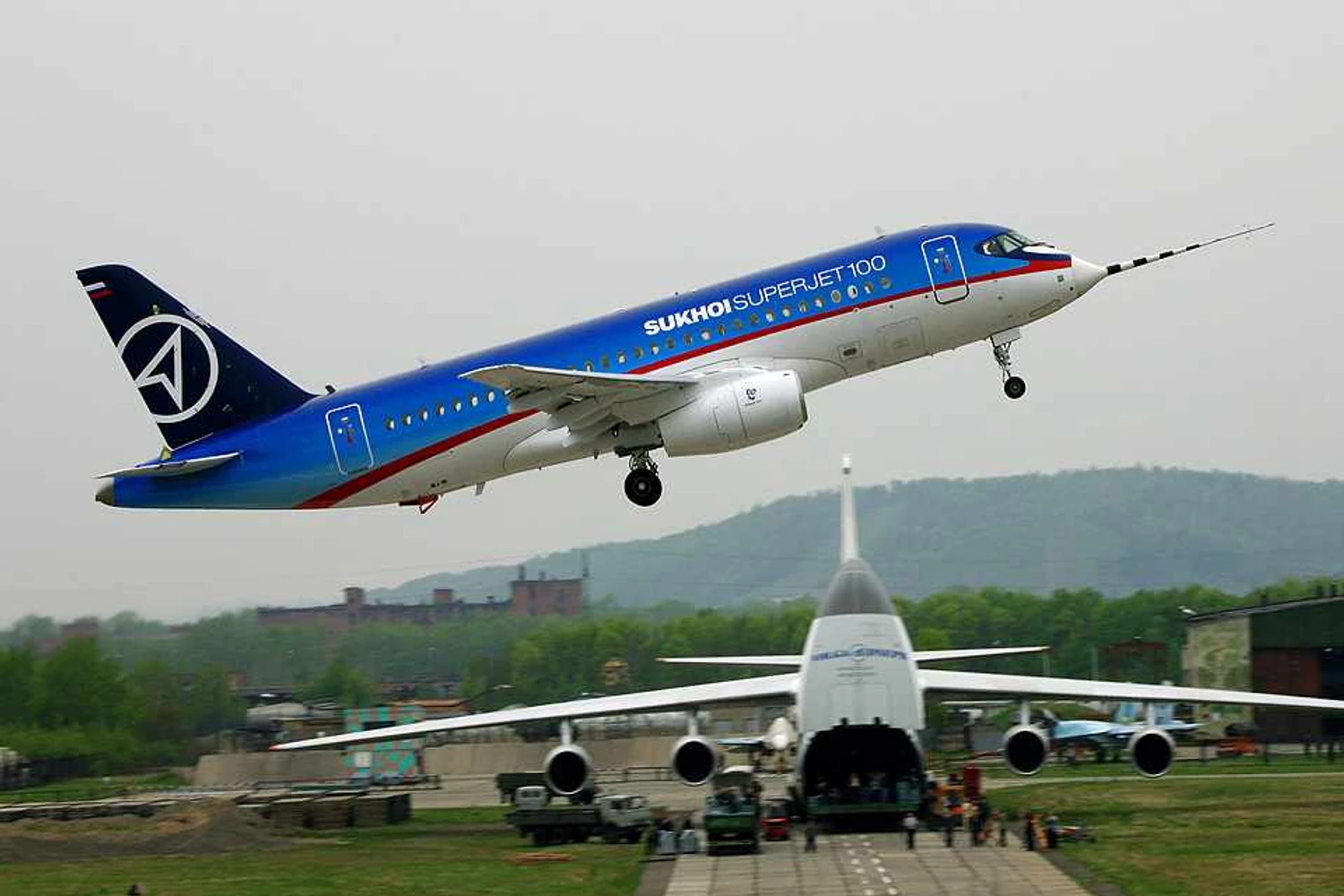 O protótipo do Sukhoi Superjet 100