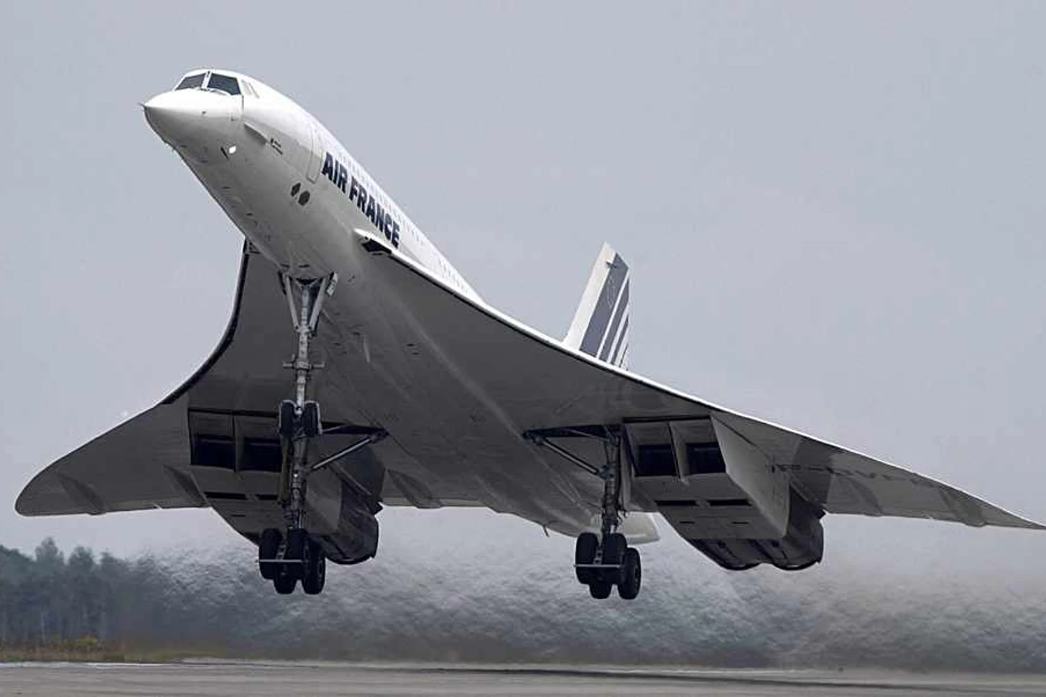A versão definitiva do Concorde voou pela primeira vez em 31 de janeiro de 1975