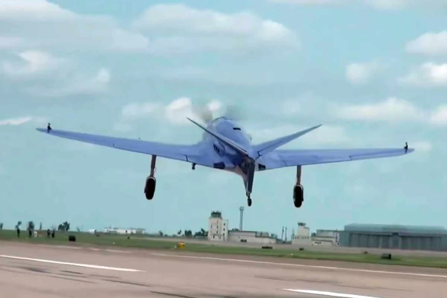 A réplica do Bugatti 100P voou 76 anos após o início do projeto original (Youtube)