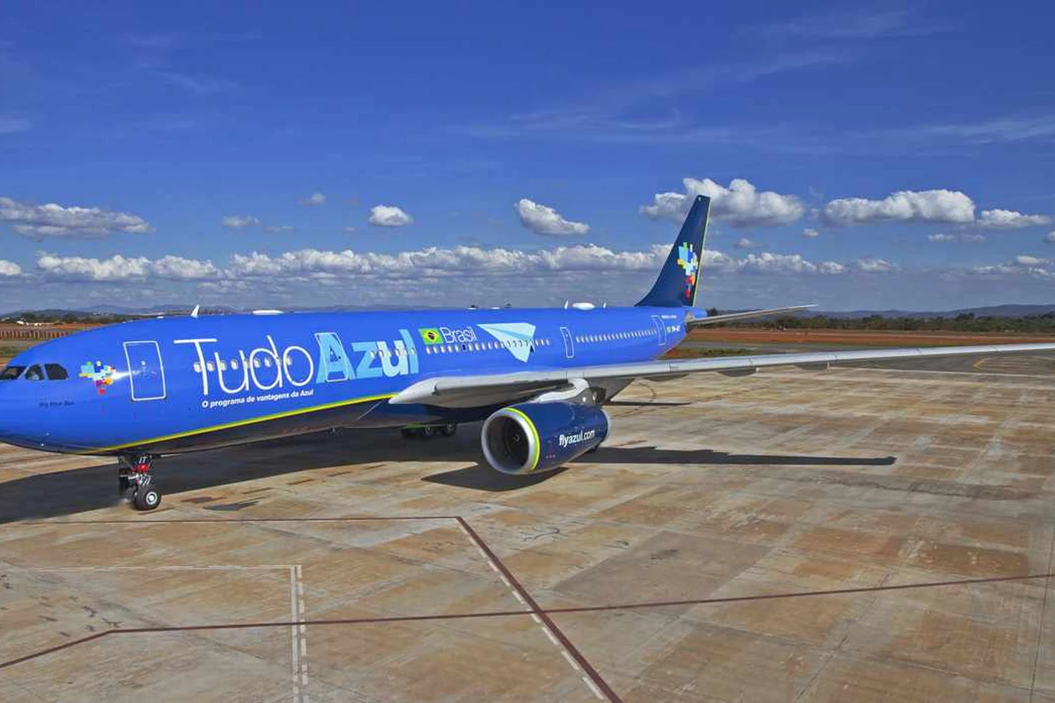 Airbus A330 "Big Blue Bus" (Gianfranco Beting/Azul)