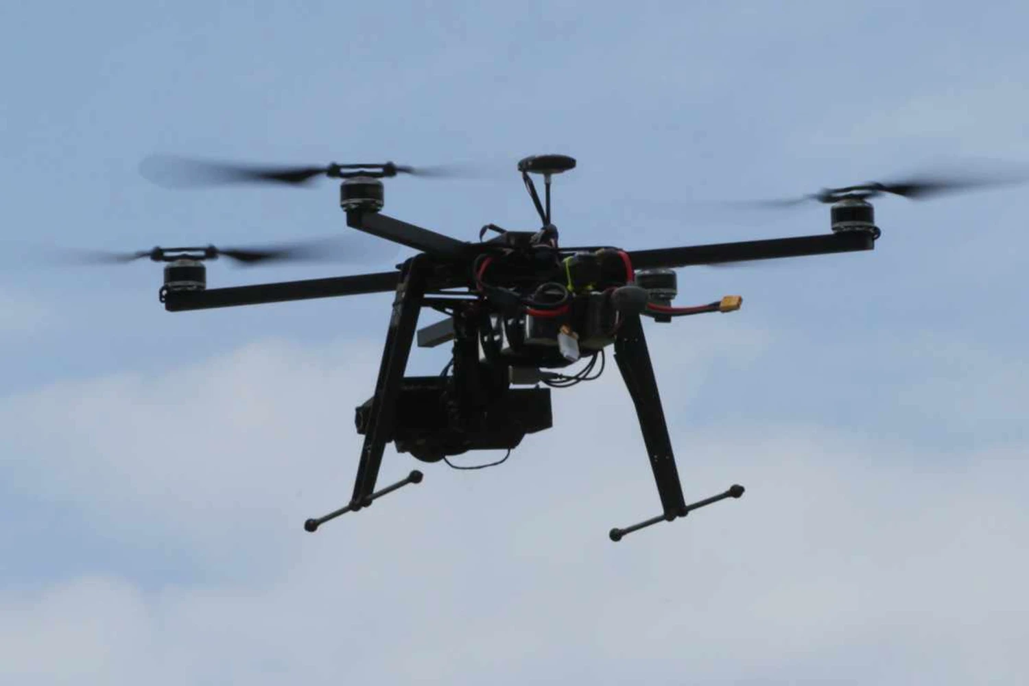 O drone da Santos Lab pode permanecer voando por 30 minutos (Santos Lab)