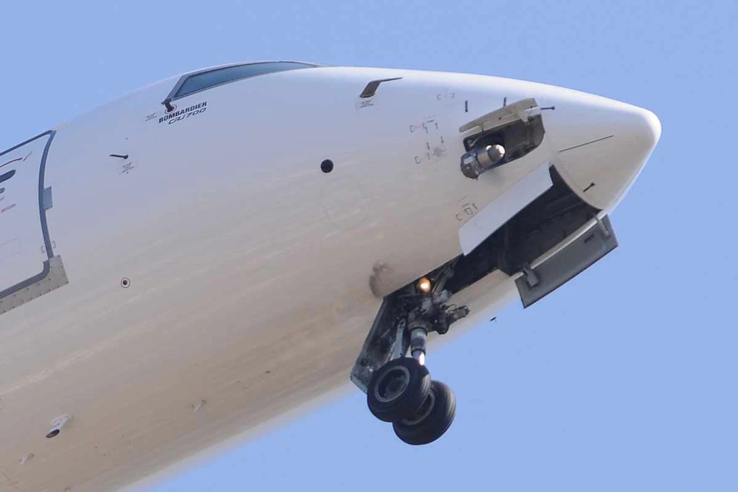 Sabia que aviões a jato também têm motores a hélice?