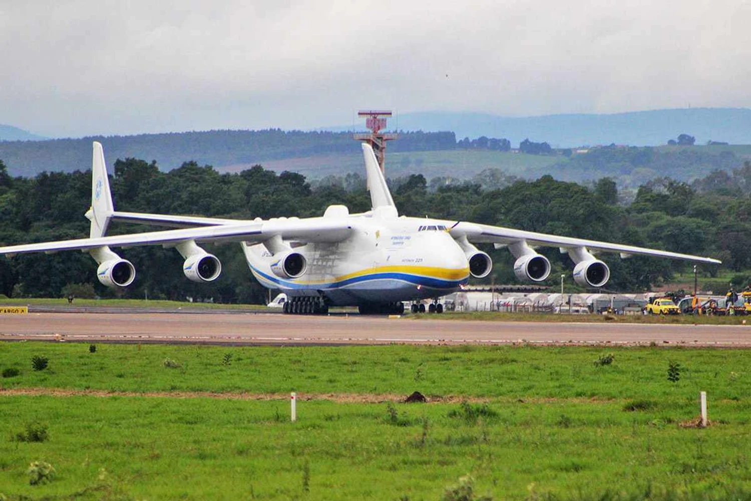 Veja os vídeos do pouso do Antonov AN-225 em Guarulhos