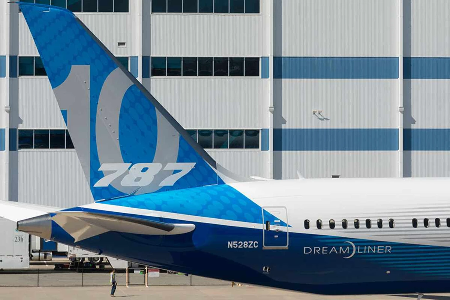 b787-10_03
