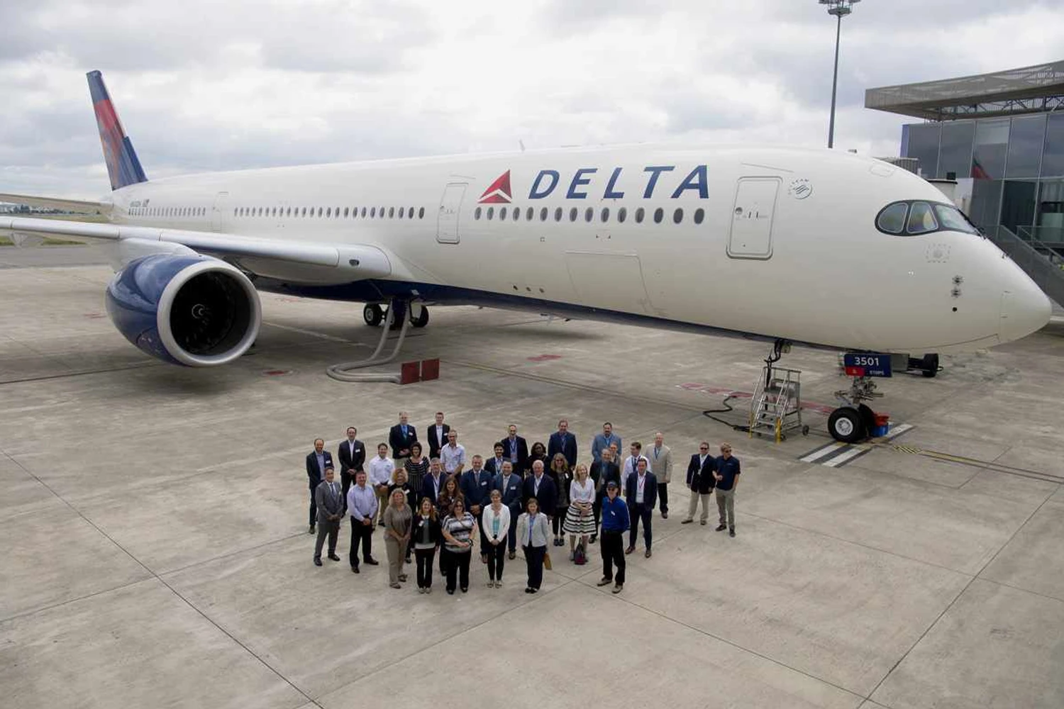 A equipe da Delta recebe o A350-900 (Delta)