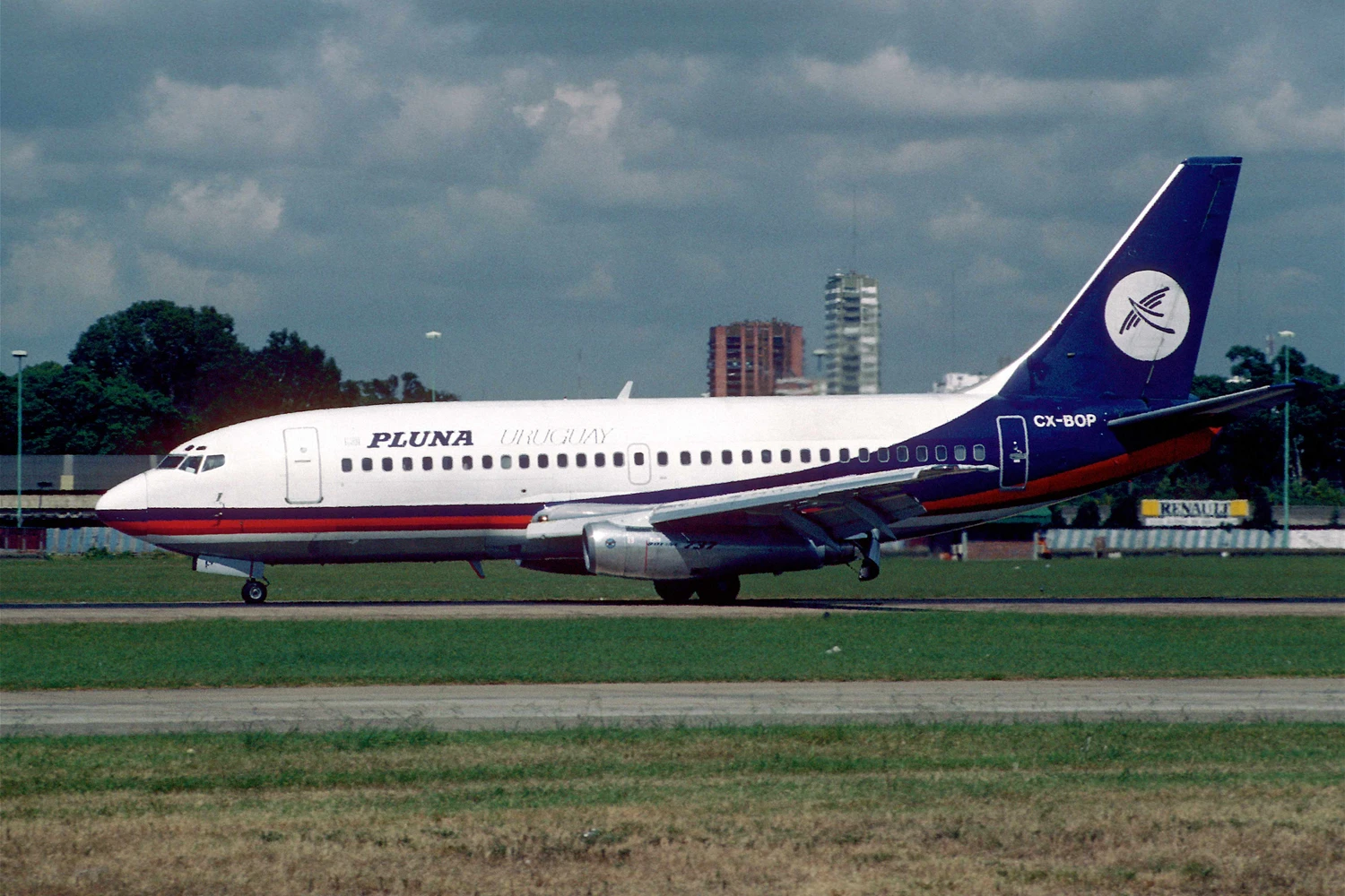 Boeing 737-200 da Pluna ainda estão armazenados em Montevidéu (Aero Icarus)