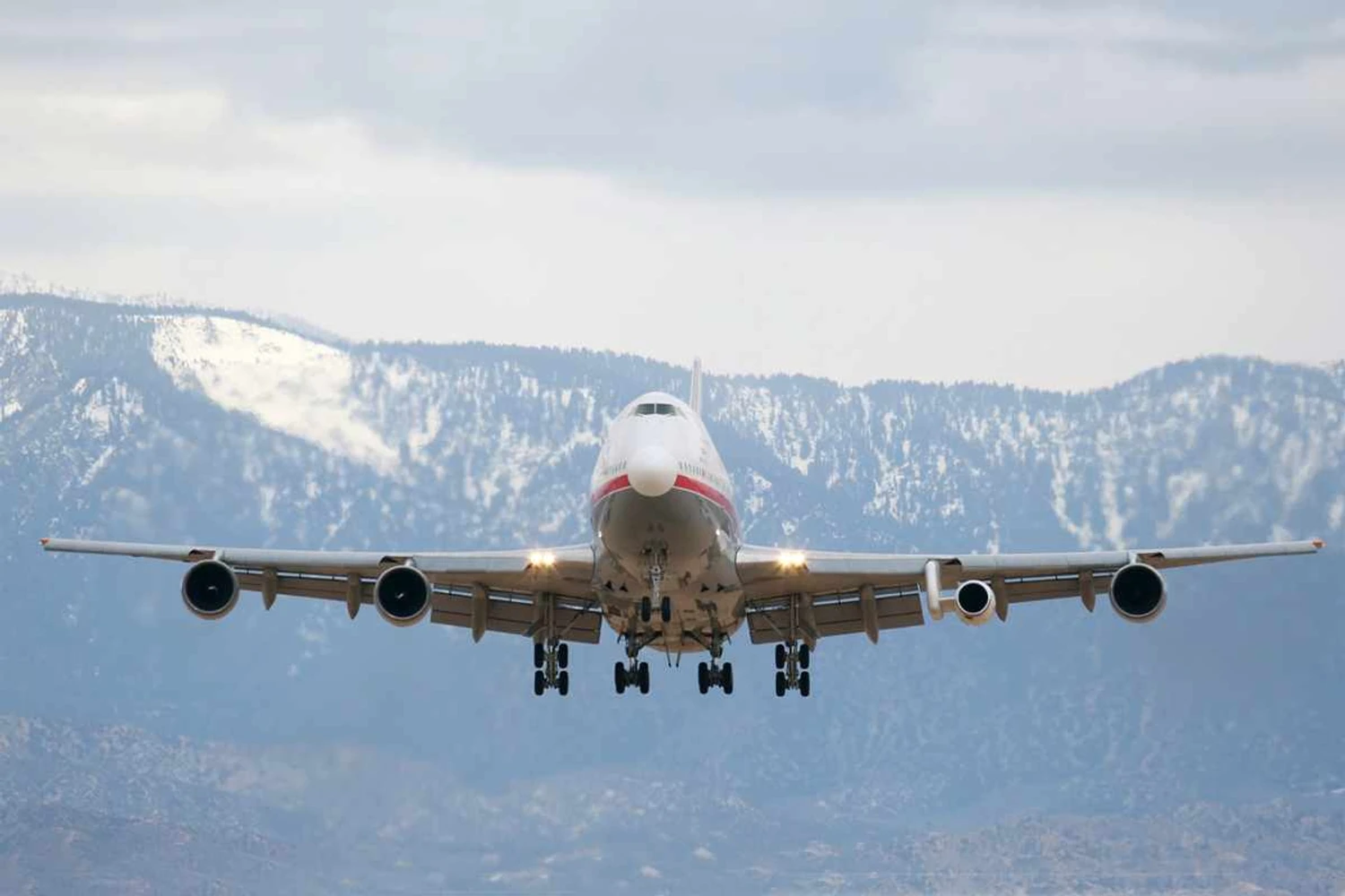 Boeing 747 mais antigo em serviço é aposentado
