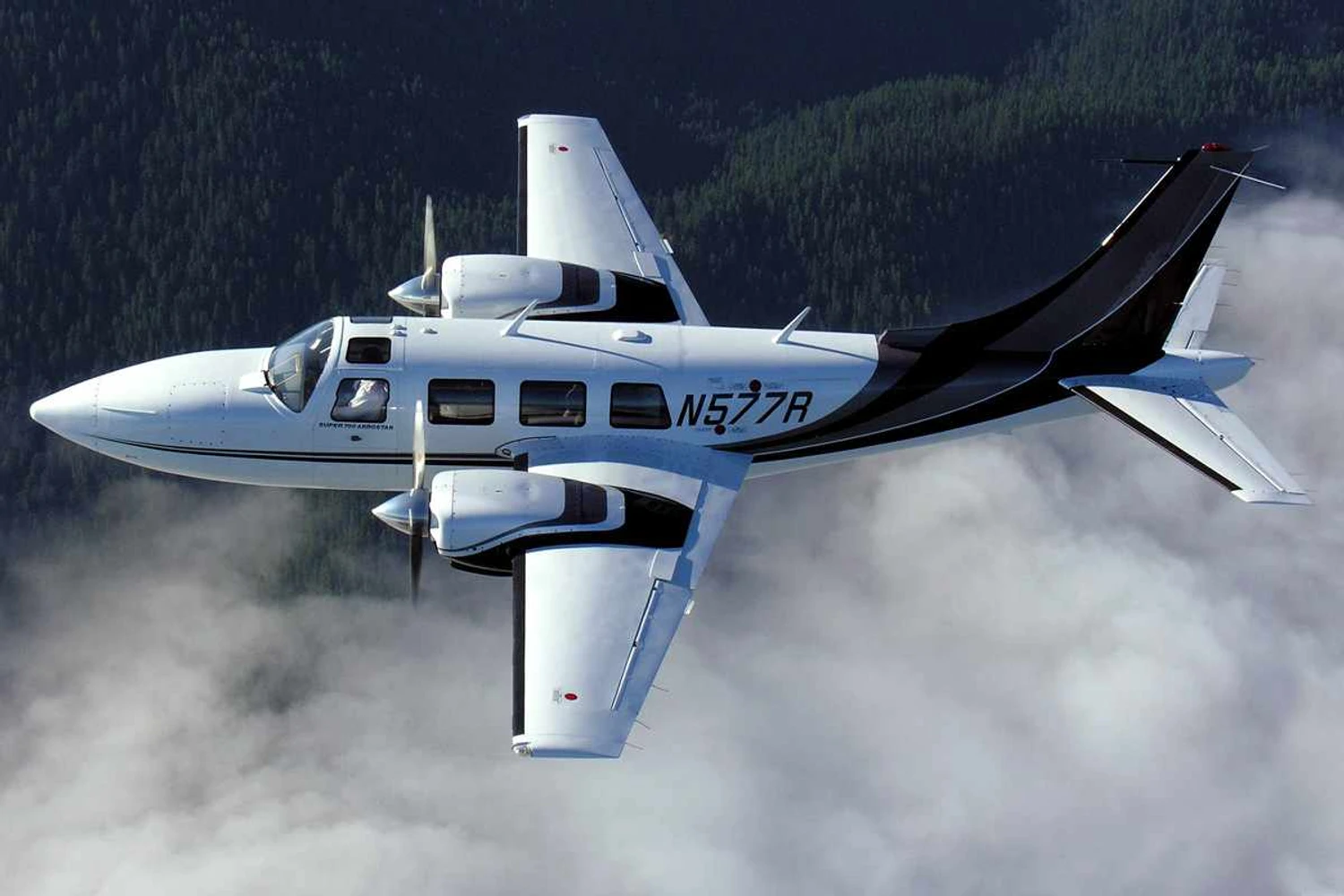 O Aerostar foi o mais veloz avião civil a pistão do mundo (Piper)