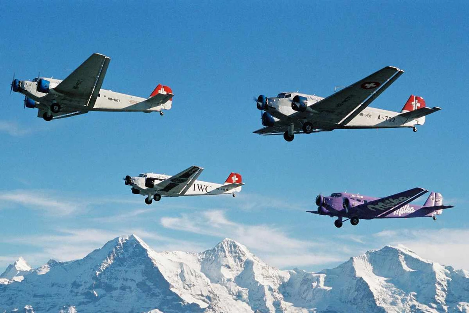 Junkers Ju-52 em formação: a aeronave da esquerda foi perdida no acidente do dia 4 de agosto (Ju-Air)