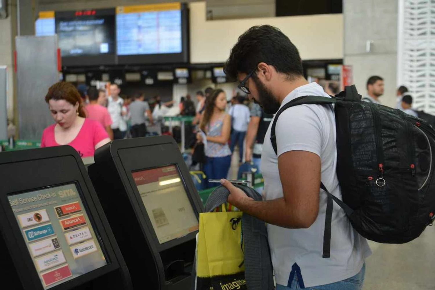 Câmara dos Deputados discute urgência para gratuidade de mala de mão em voos