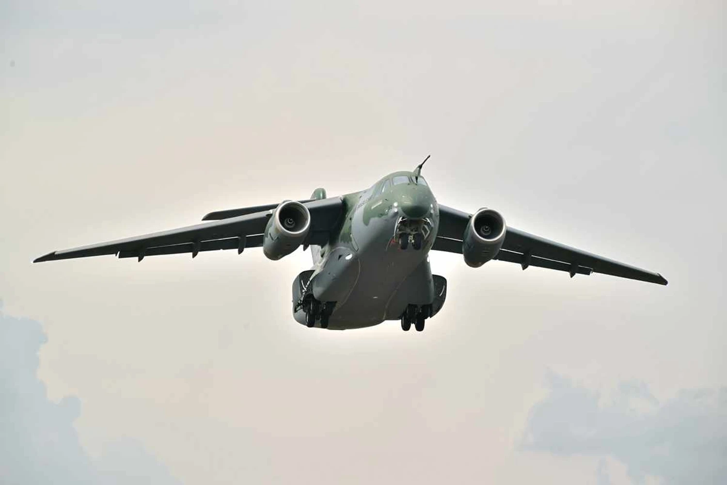 (Embraer)