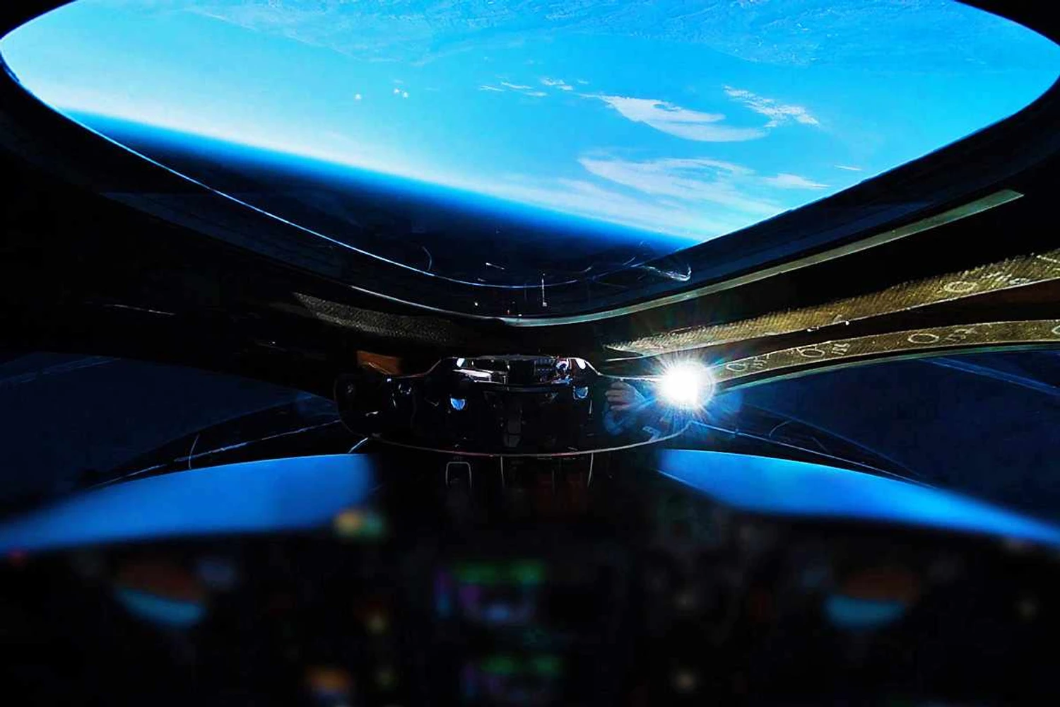A Terra vista de uma altitude de quase 83 km (Virgin Galactic)