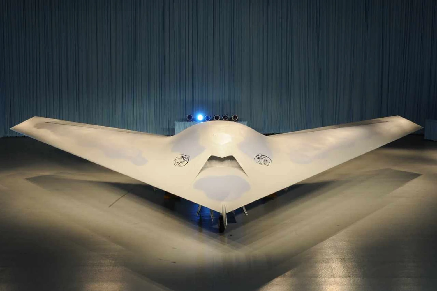 O Phantom Ray X-45C da Boeing voou pela primeira vez em 2011 e continua sendo desenvolvido (Divulgação)