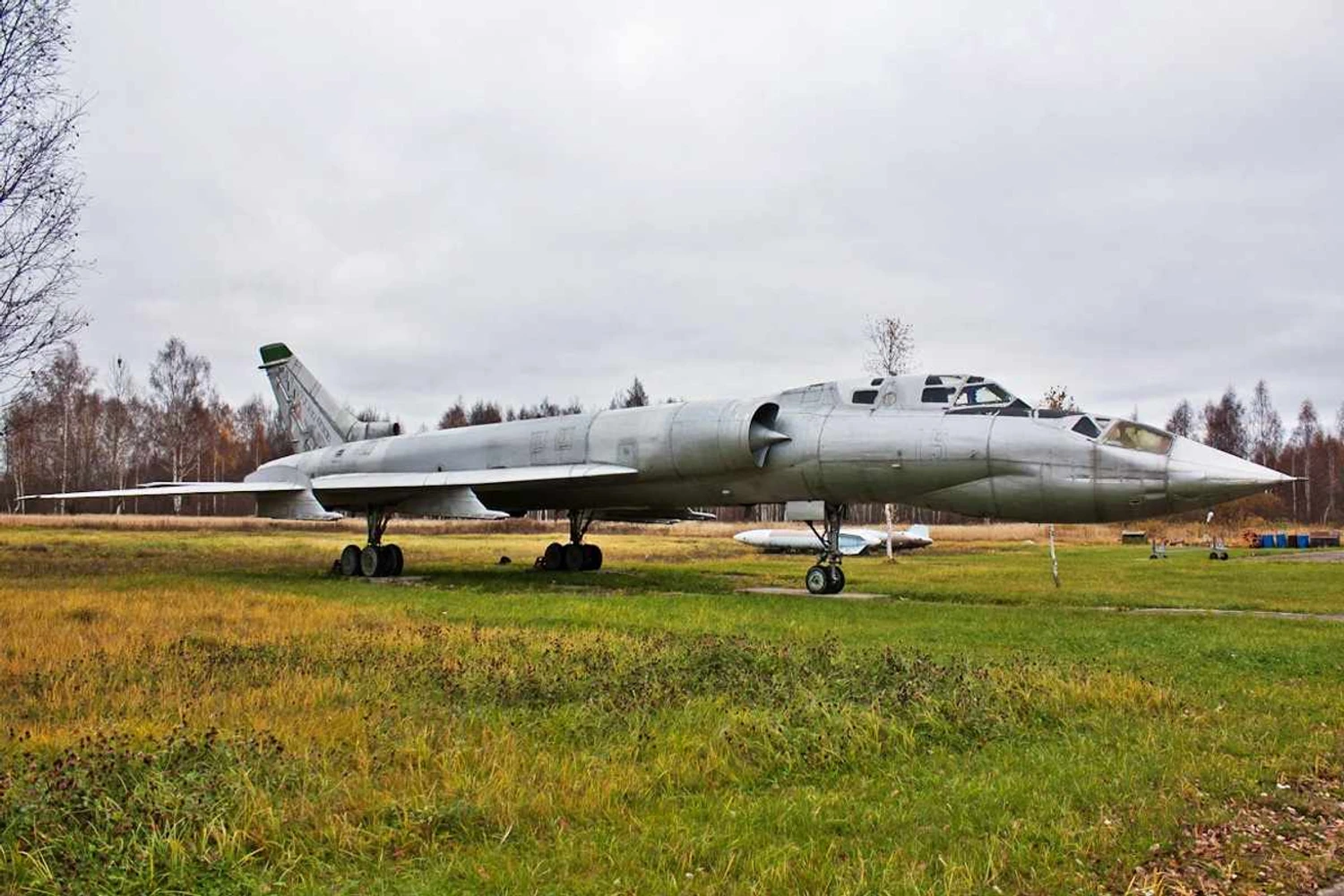 A versão de treinamento Tu-128UT com um terceiro assento no rariz (Alexey-Vlasov/Wikimedia)