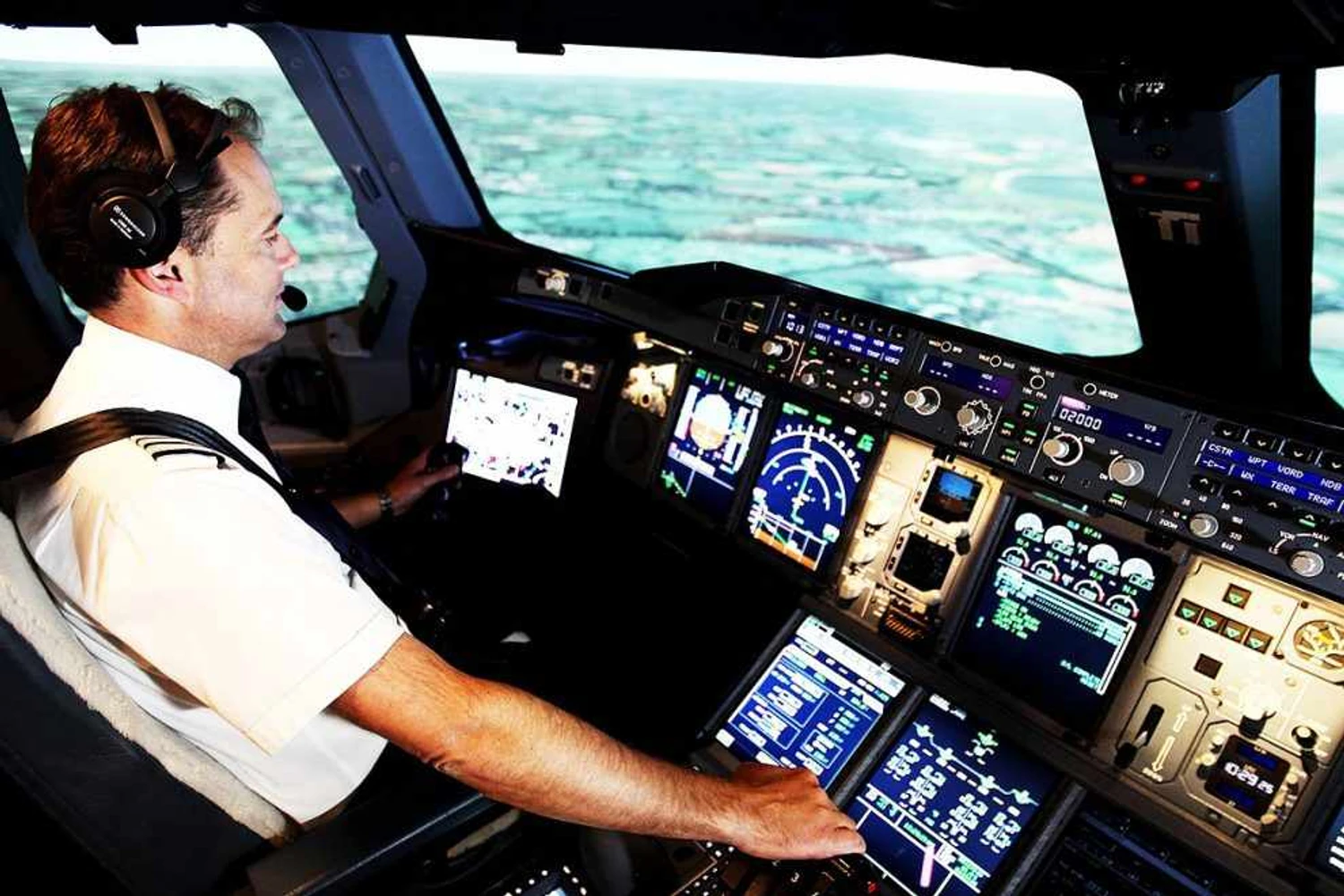 Um avião com apenas um piloto pode reduzir a folha de pagamento e os custos de treinamento de uma companhia (Divulgação)