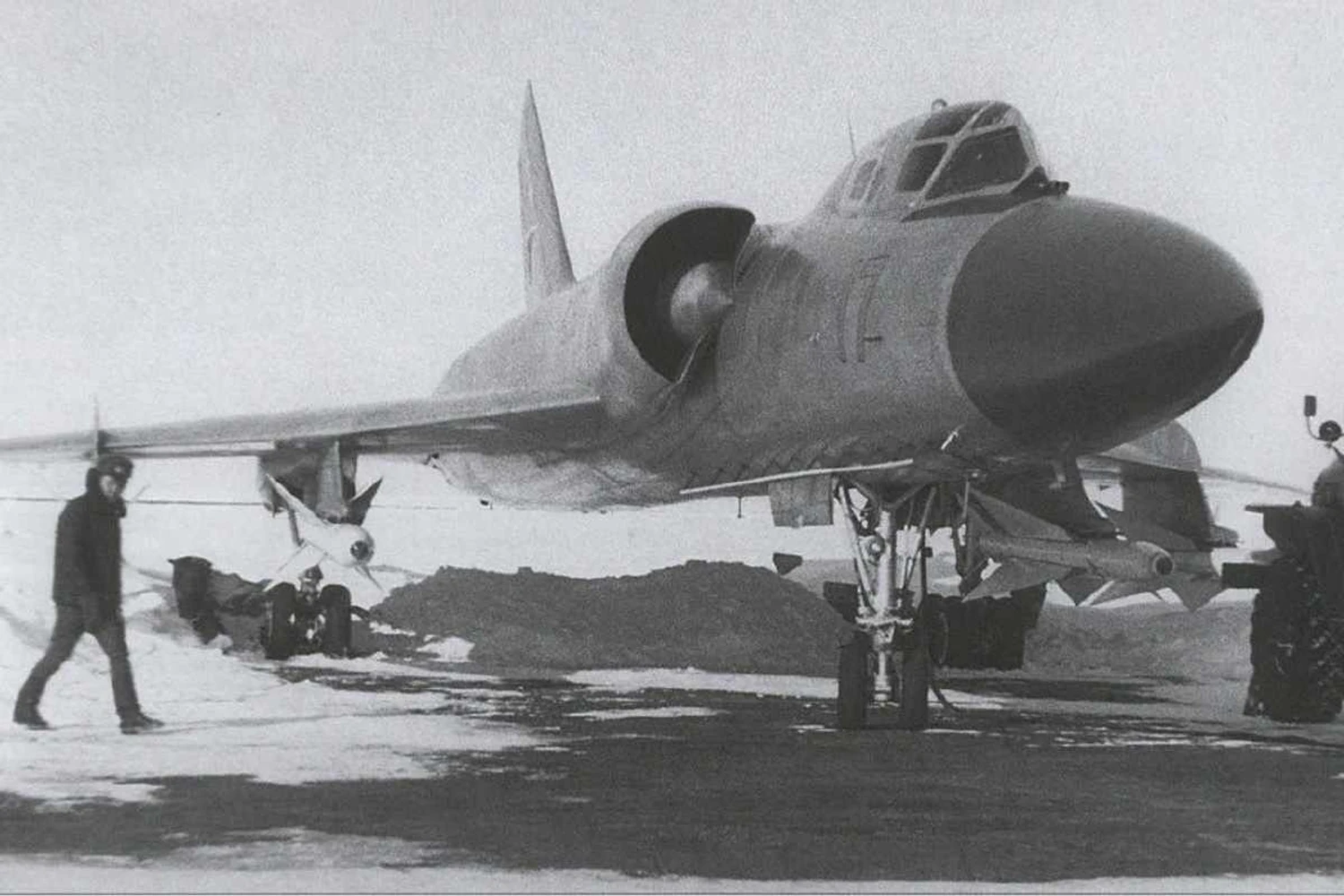 Um Tu-128 sendo preparado para uma missão: alcance impensável para a época