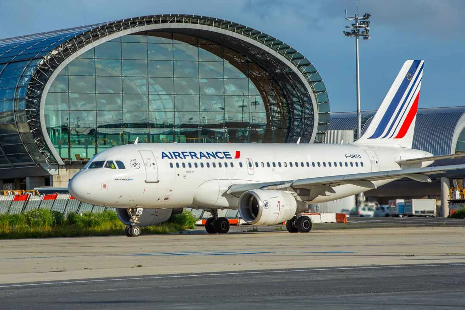 Maior empresa aérea da França, a Air France ainda não se manifestou sobre a restrição aos voos domésticos de curta distância (Air France)