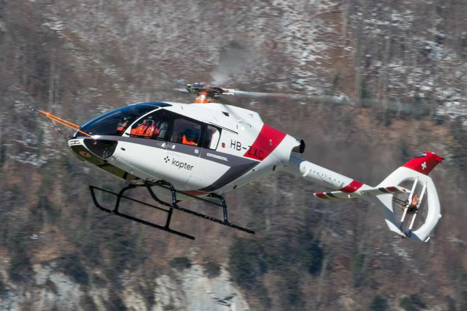 O AW09 compete na mesma categoria do Airbus Esquilo, o helicóptero mais vendido do mundo (Kopter)