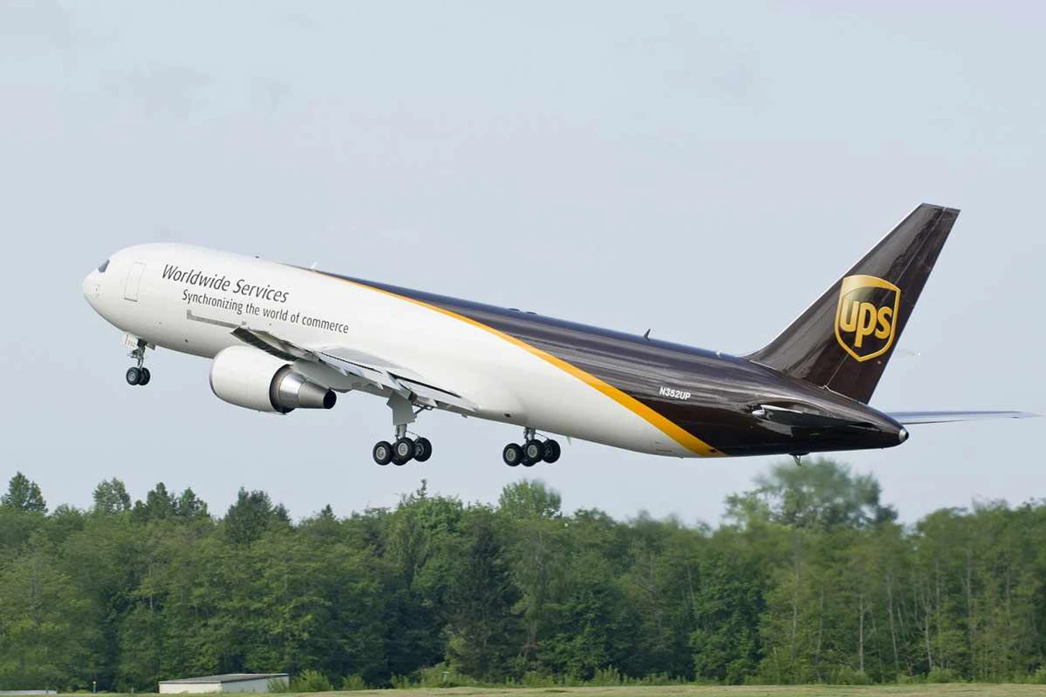 O mercado de carga aérea tem crescido a ponto de a Boeing rever a produção do 767 (Boeing)