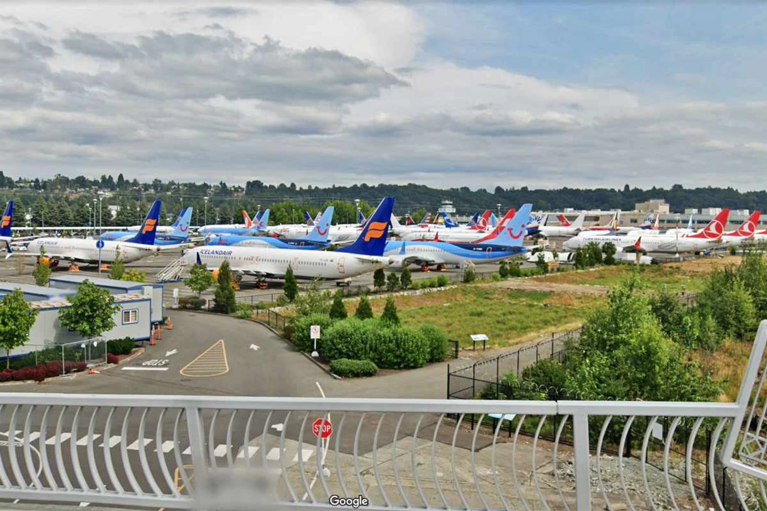 O mar de 737 Max no estacionamento da fábrica da Boeing: cena não pode ser encontrada no Google Maps ou Earth até hoje (Google)