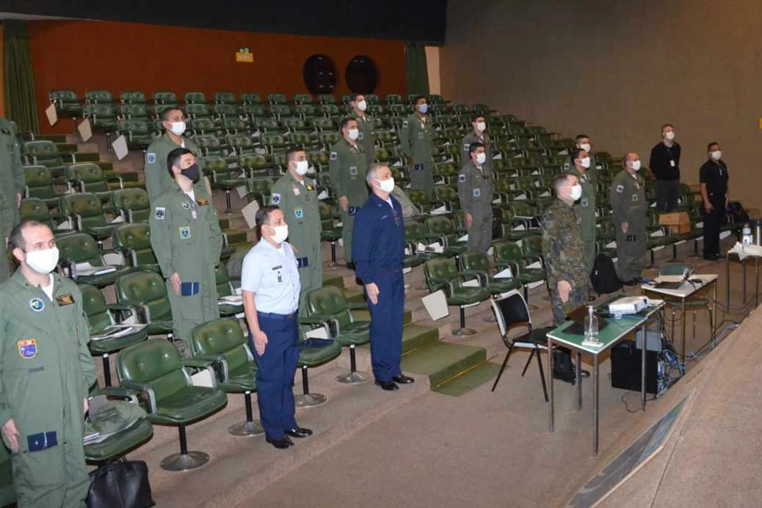 Os primeiros pilotos de KC-390 do mundo: (FAB)