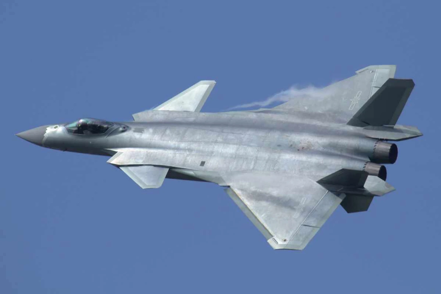 Com o F-35, o esquadrão Agressor da USAF pretende simular as capacidades dos caças de quinta geração da China, como o Chengdu J-20 (Alert5)