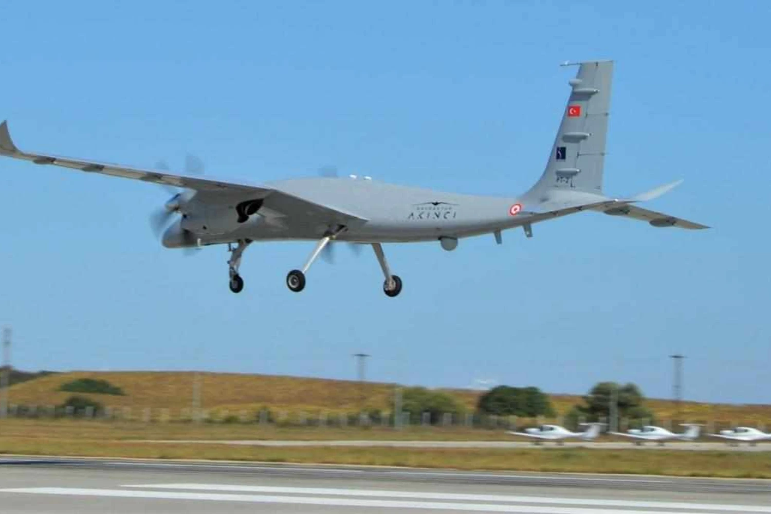 O drone turco Bayraktar Akıncı ainda está em fase de desenvolvimento, mas já apresenta boas credenciais no mercado (Divulgação)