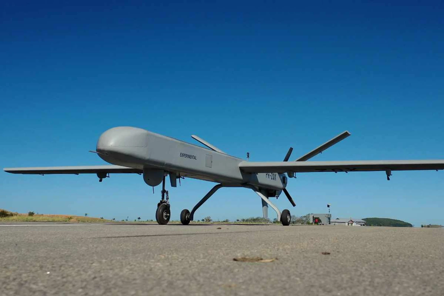 Conheça o Atobá, o primeiro drone militar fabricado no Brasil