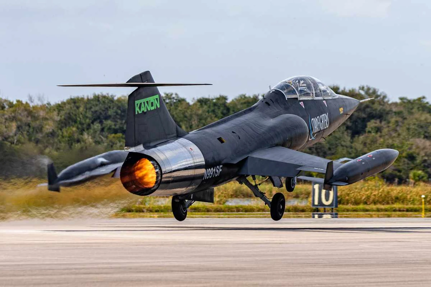 Raro caça F-104 Starfighter volta a voar nos EUA