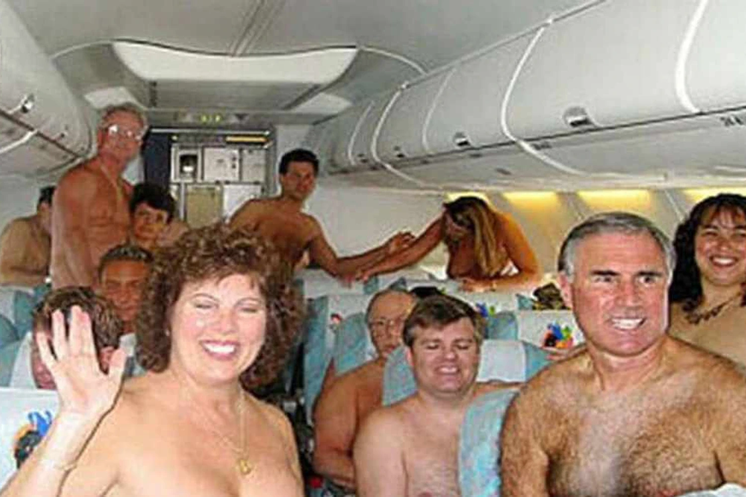Voo experimental para passageiros naturistas foi realizado na Alemanha, em 2008