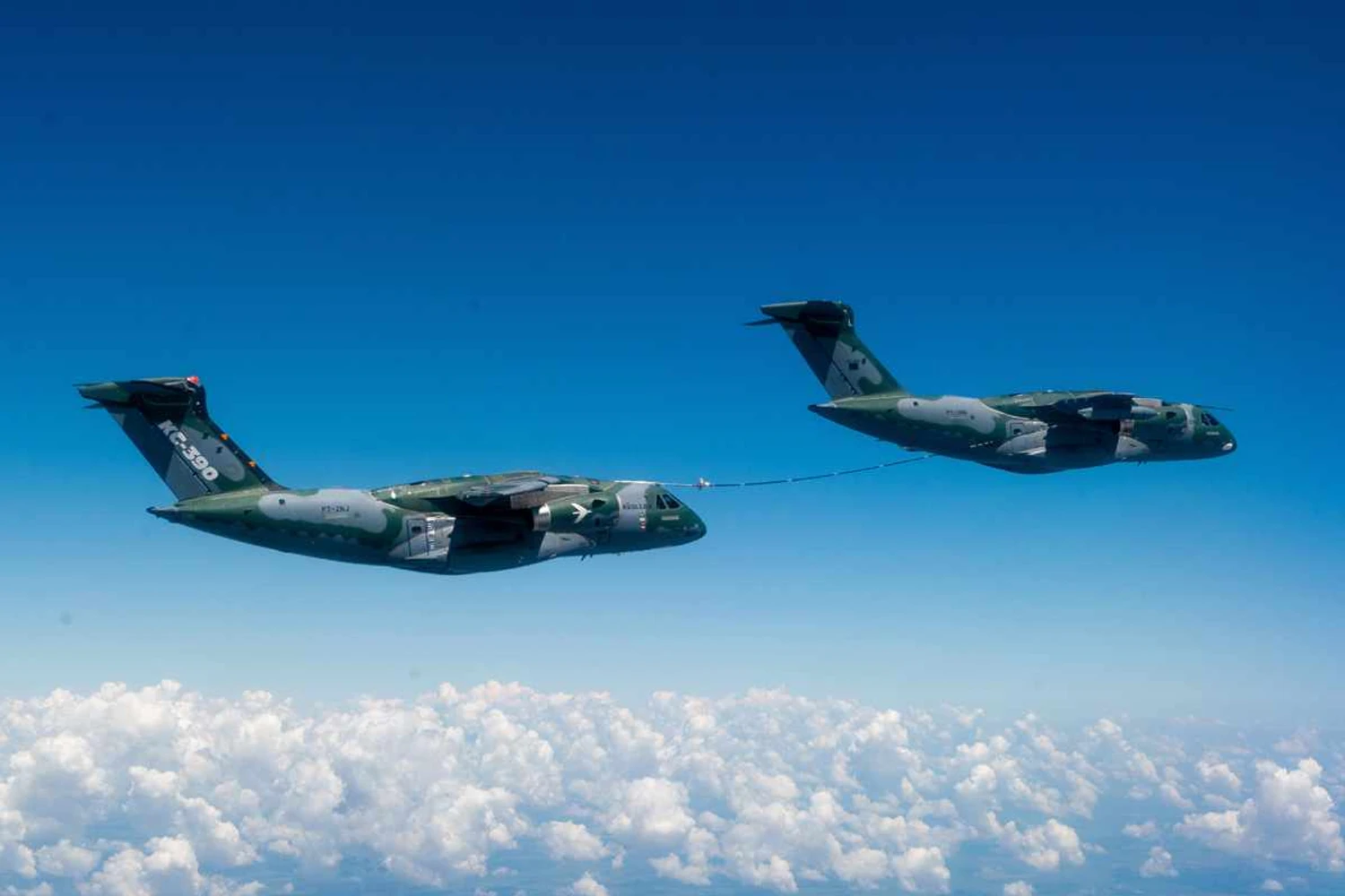 Em 2010, a Colômbia manifestou intenção de adquirir 12 jatos cargueiros C-390 (Embraer)