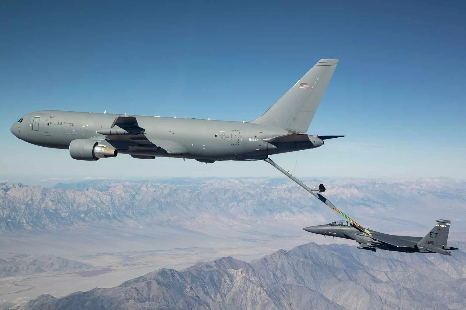 Força Aérea dos EUA encomenda 15 novos aviões-tanque Boeing KC-46A