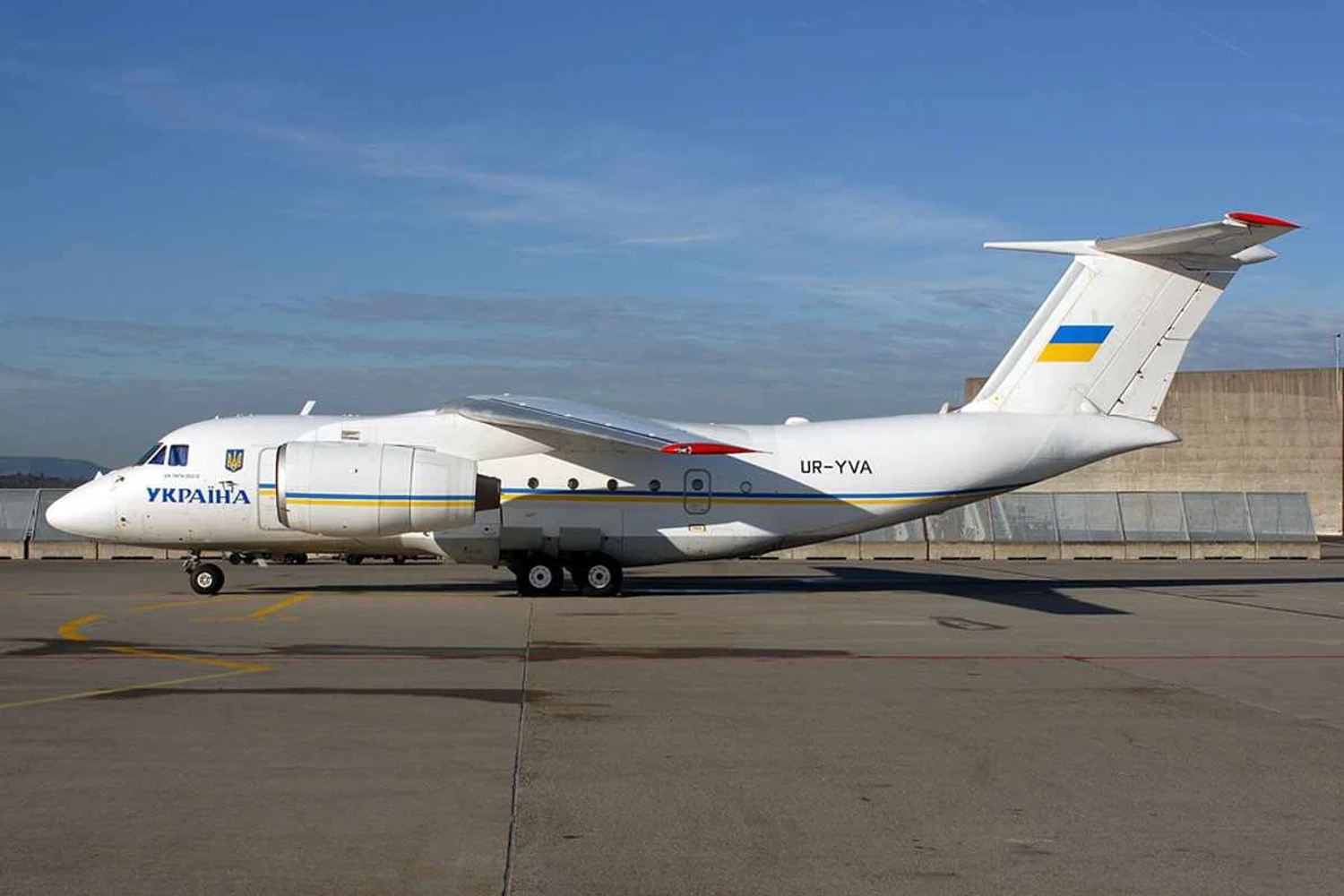An-74K-300, com motores sob as asas (Rolf Wallner)