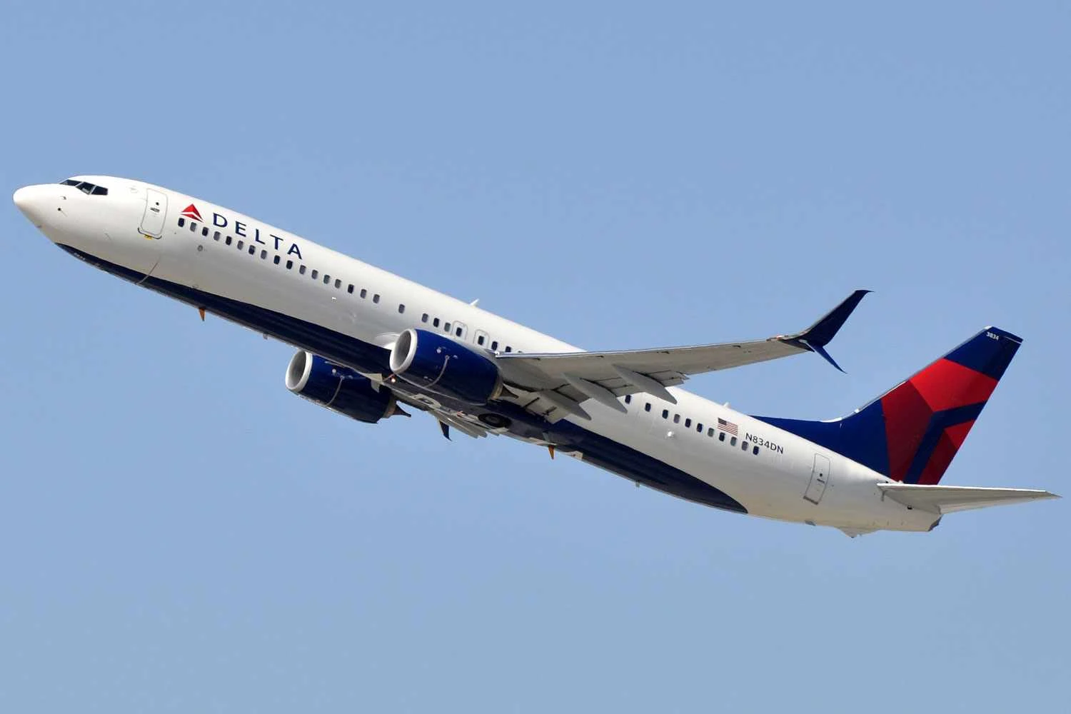 AEI lança programa de conversão para cargueiro do Boeing 737-900ER