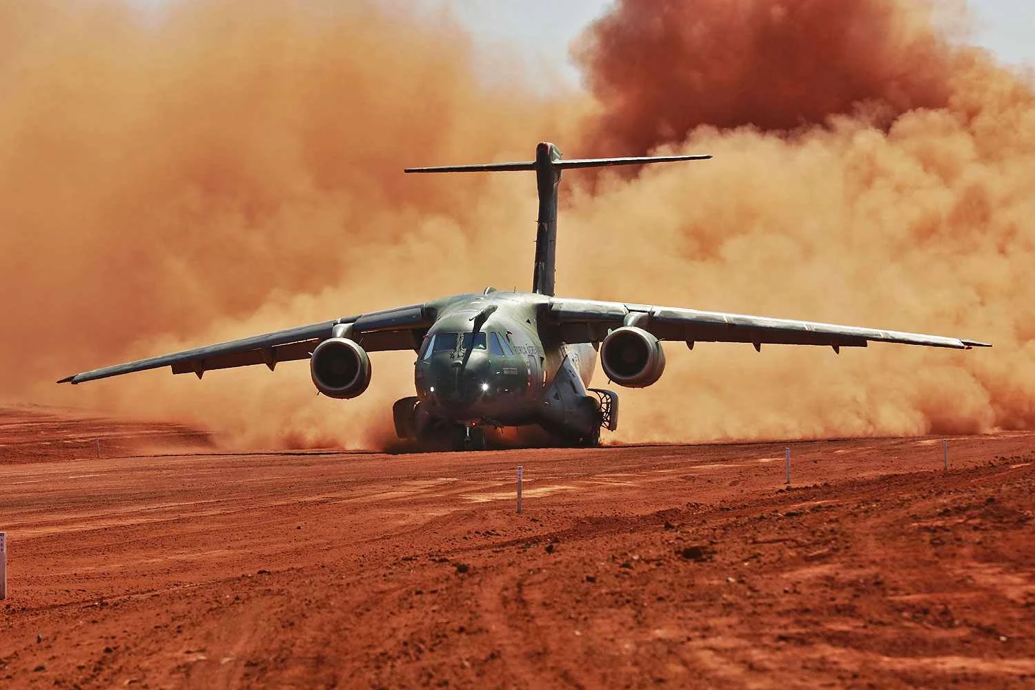 Embraer constroi pista de terra para testes do C-390 Millennium