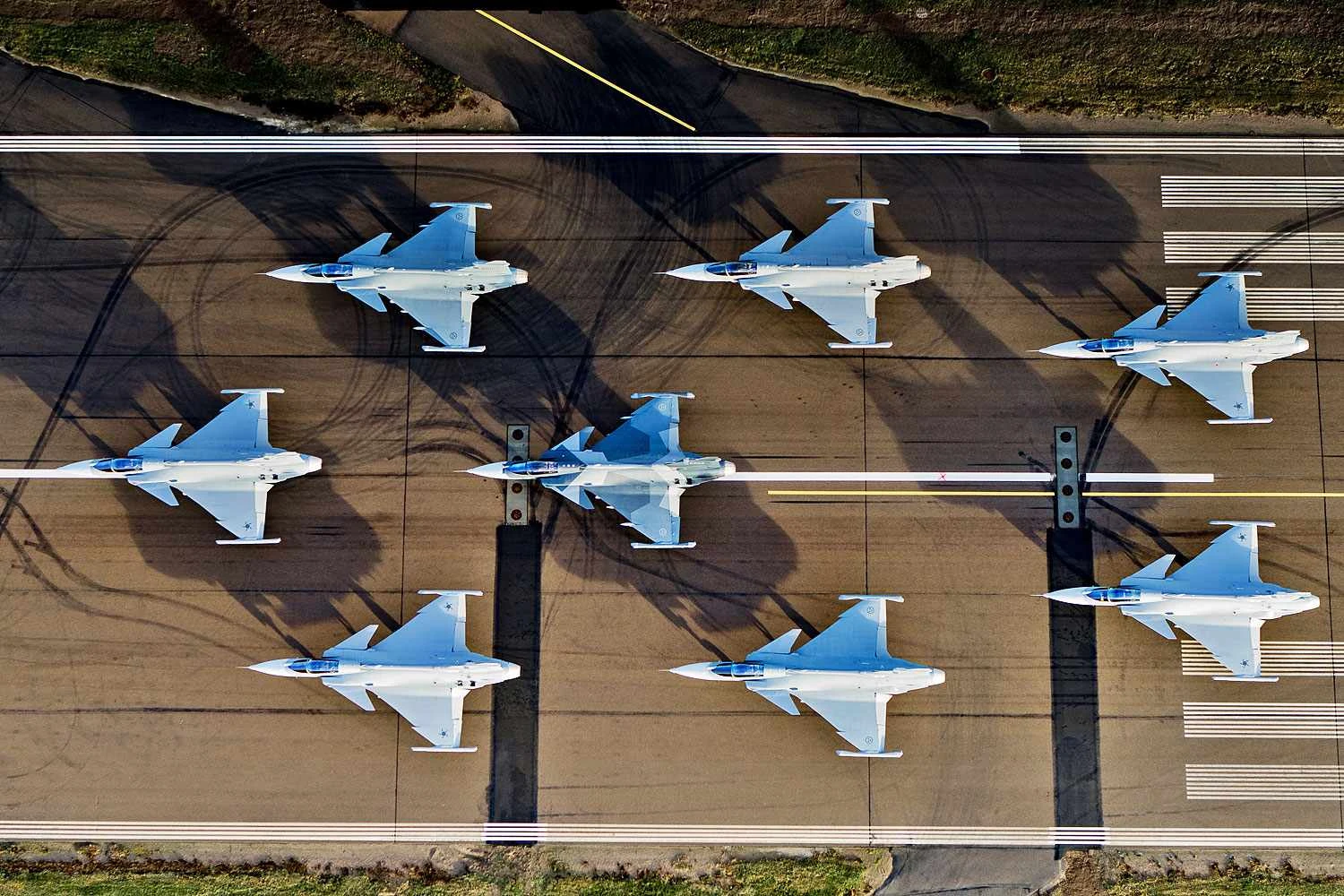 A Saab fez uma formação com seis caças de produção e protótipos do Gripen E (Saab)
