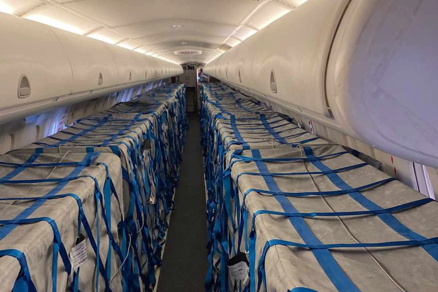 Cabine do E195 Classe F da Azul; modificação pode ser feita em apenas cinco dias (Azul)