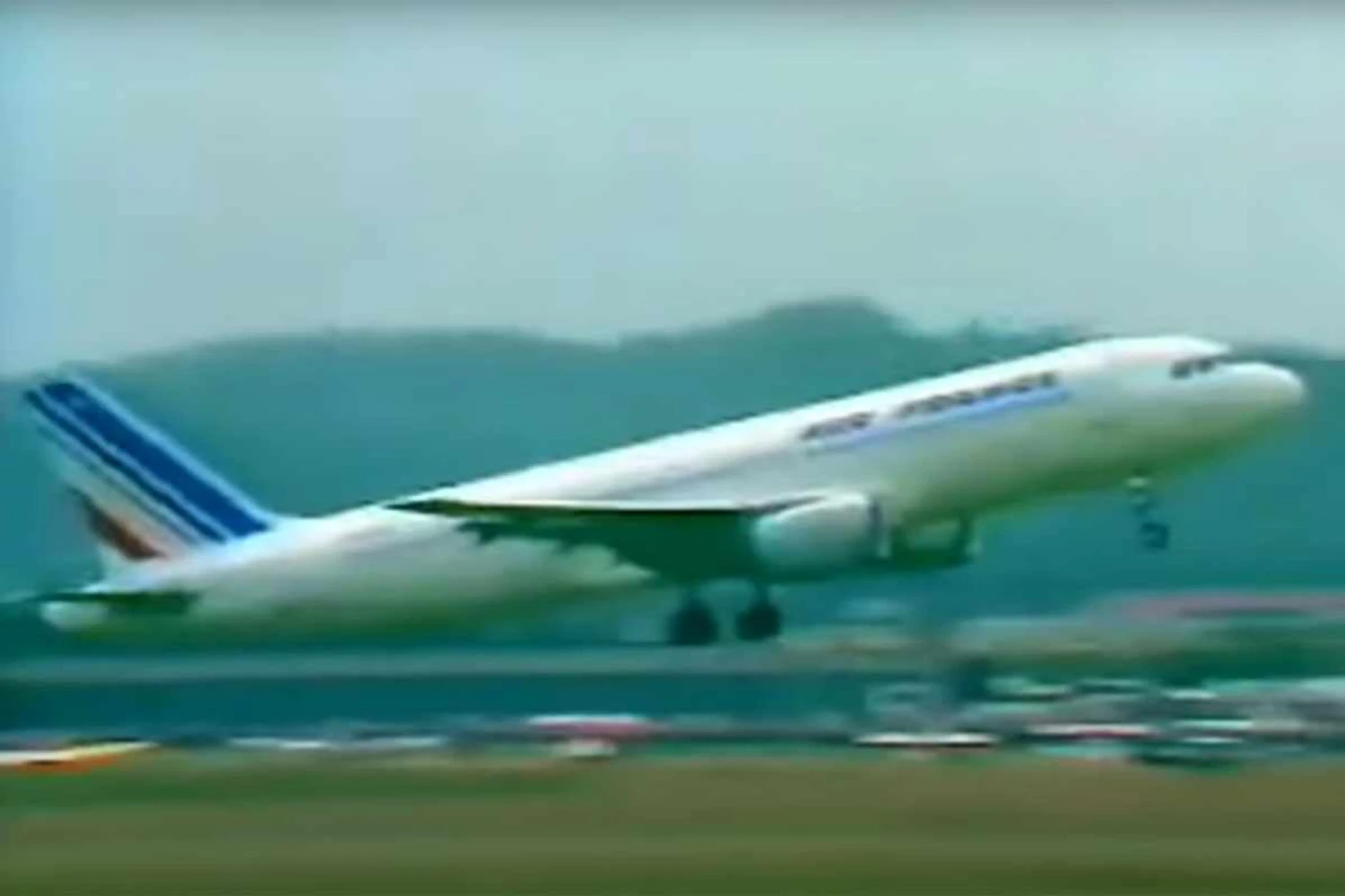O A320 da Air France, momentos antes do acidente: baixo demais ( Reprodução)