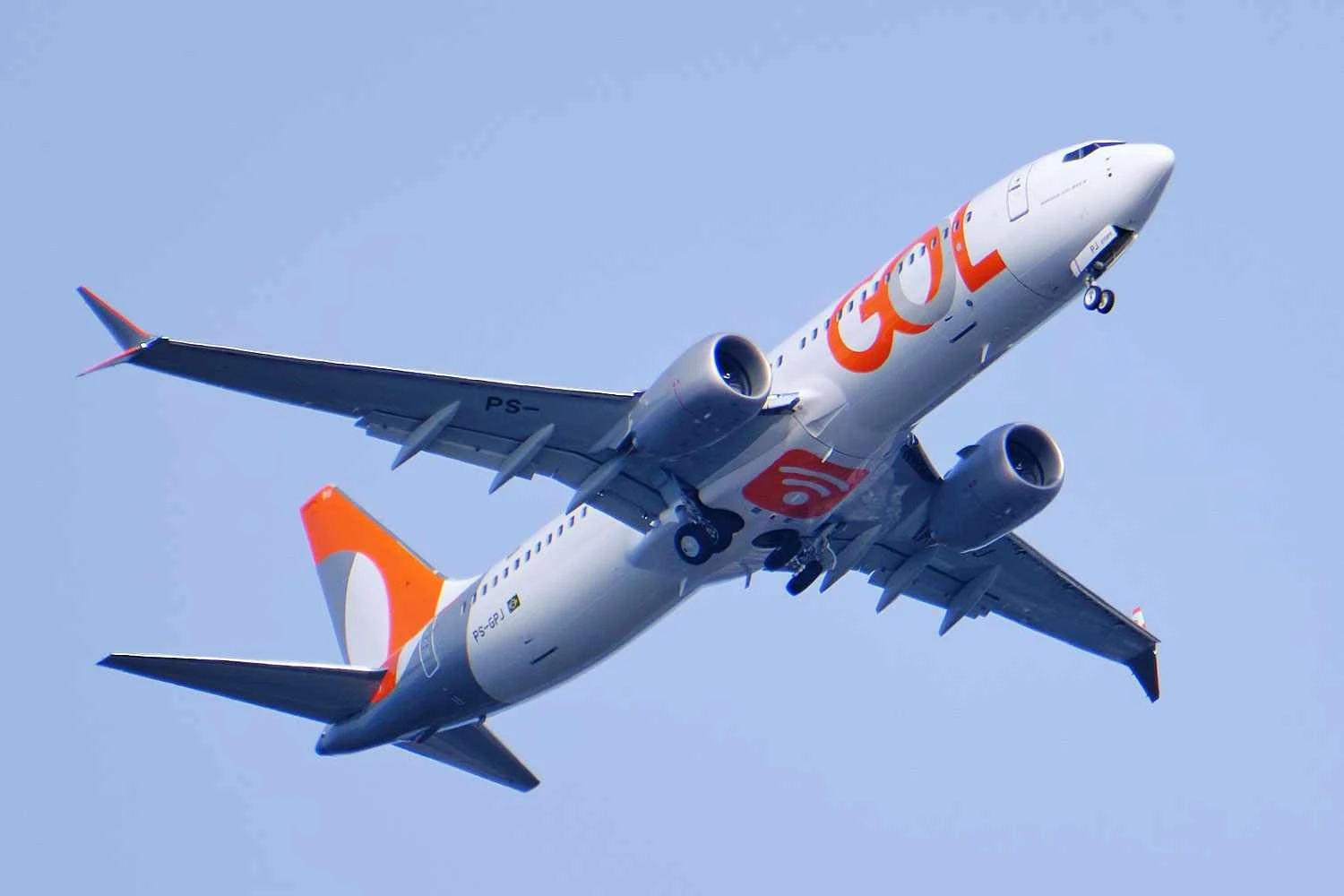 Gol 737 MAX 8 (LunchWithaLens)