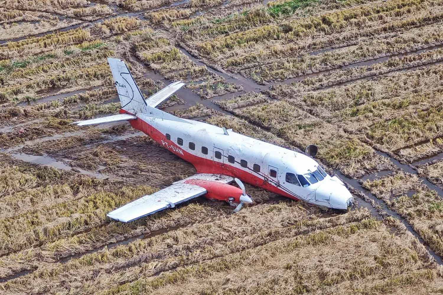 Embraer Bandeirante perde a asa em pouso forçado no Rio Grande do Sul