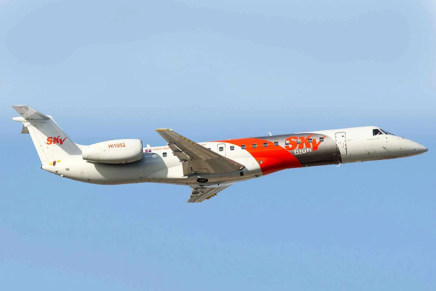 Desde 2019, a Sky High conta com dois ERJ 145 em sua frota (SHA)