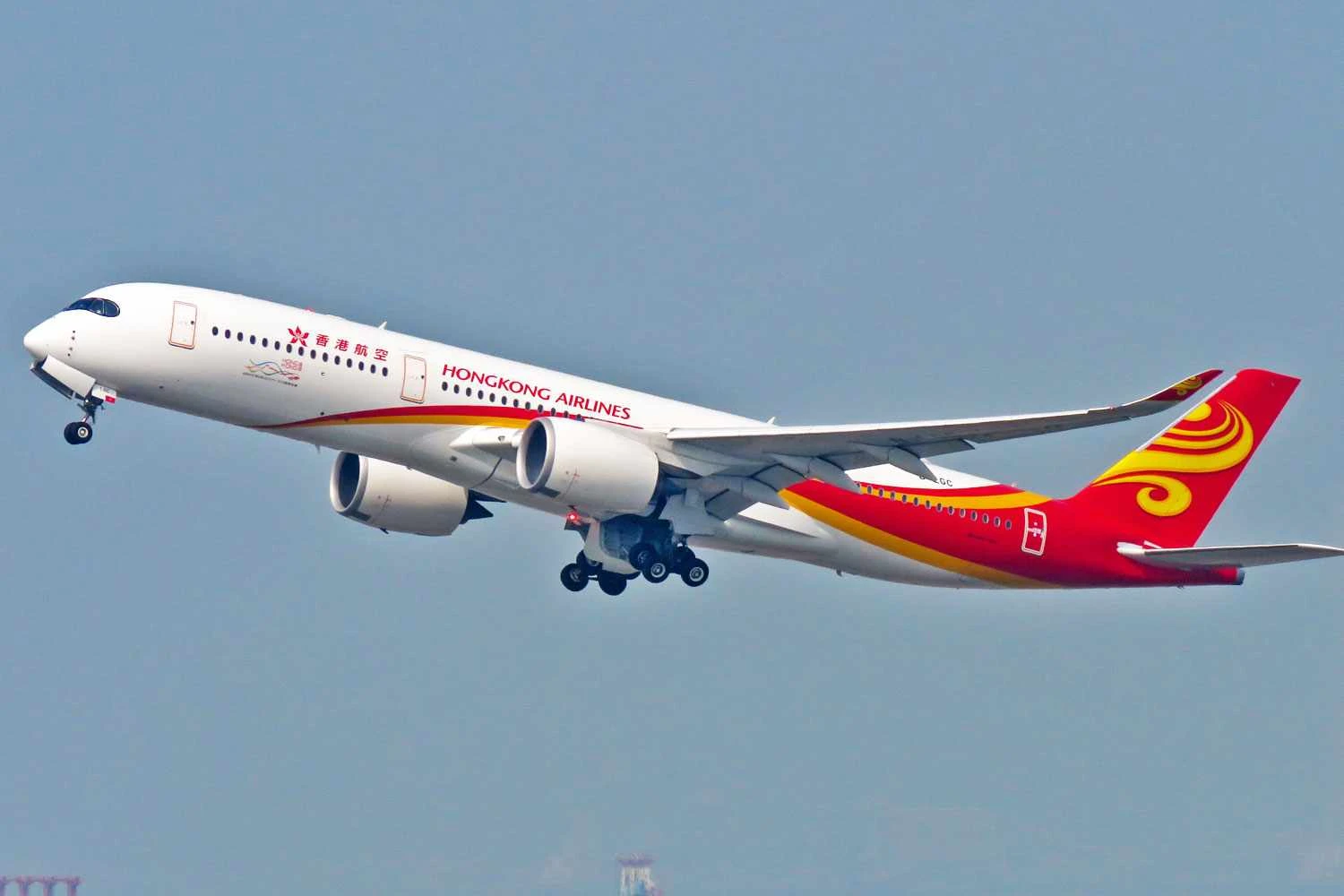 Um dos A350 previstos para serem repassados para a Azul ainda com a pintura da Hong Kong Airlines (N509FZ)