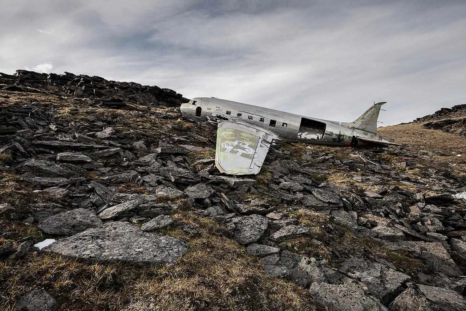 Fotógrafo corre o mundo atrás de aviões abandonados