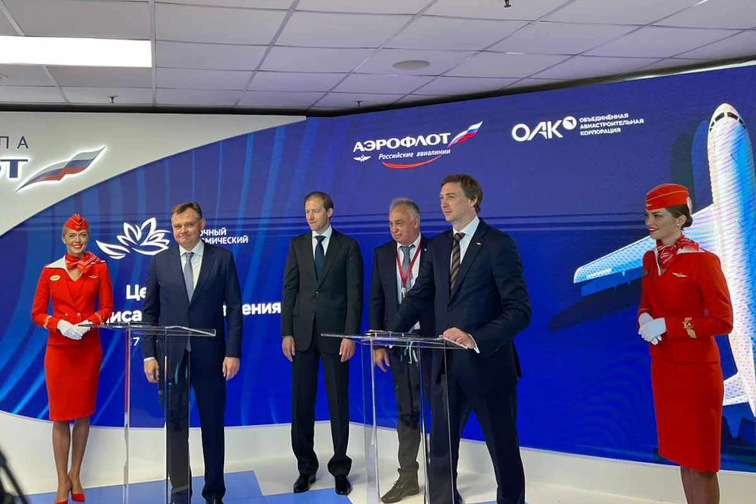 Aeroflot and UAC executives signed the deal on Wednesday (UAC)