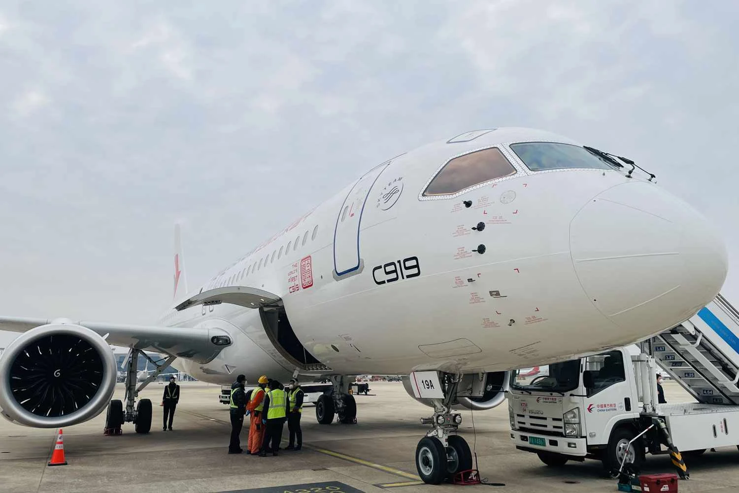 Aeronave da COMAC deve dar início aos voos comerciais em abril (CEA)