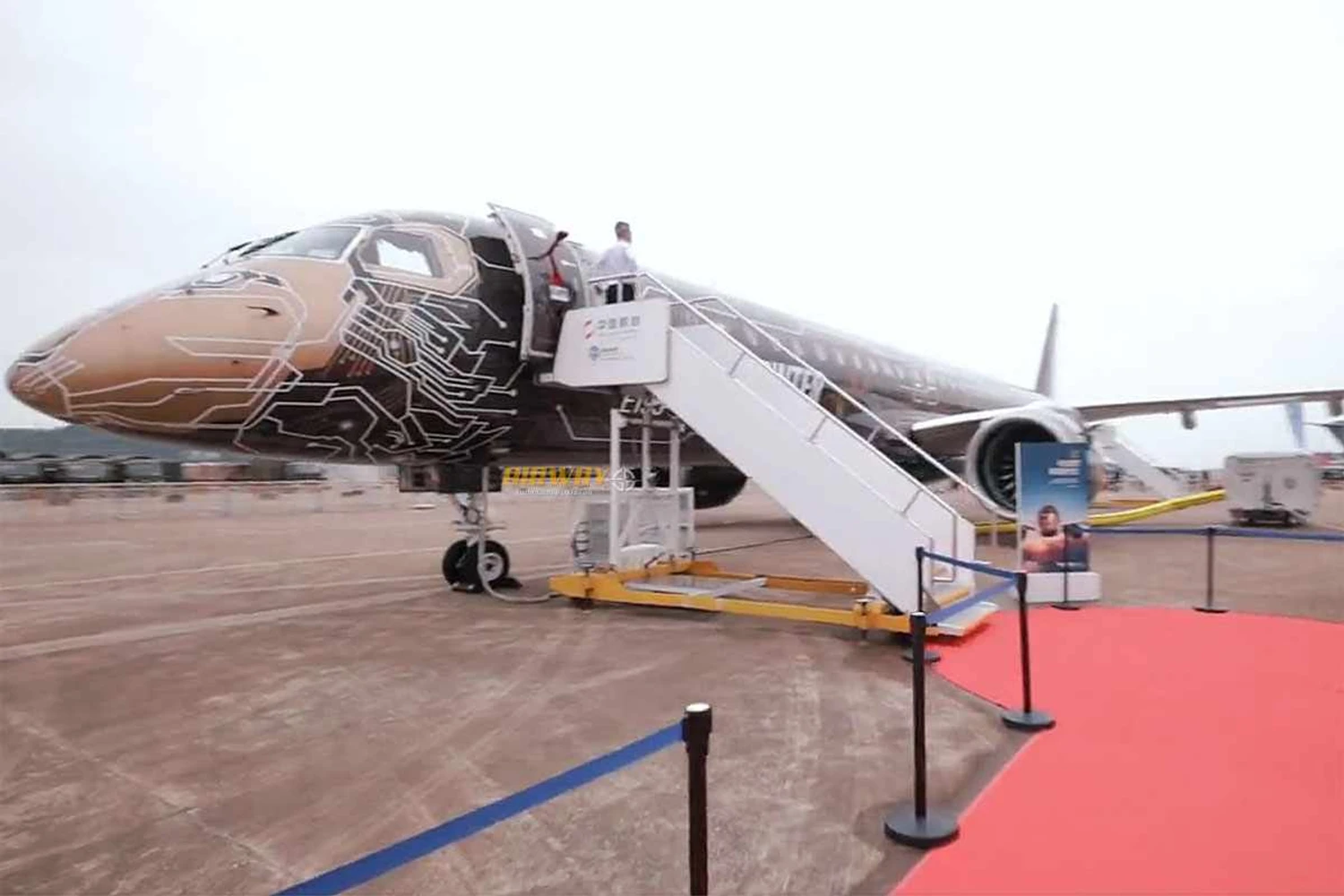 O E195-E2 no Zhuhai Airshow, em 2022 (Embraer)
