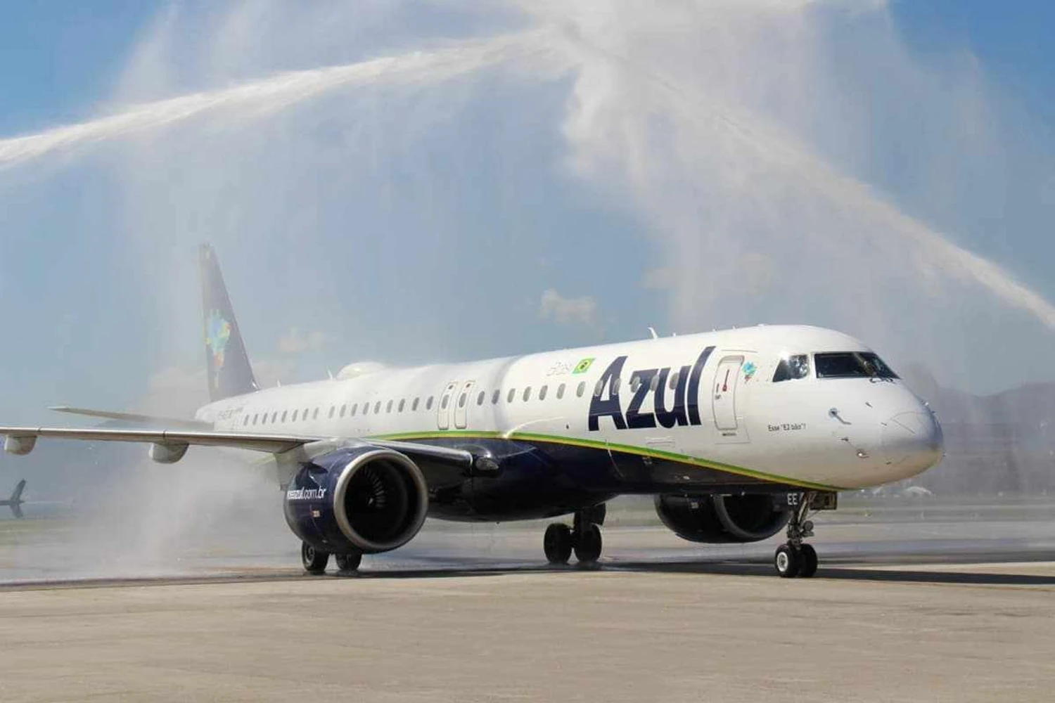 Jato Embraer E195-E2 da Azul (Azul)