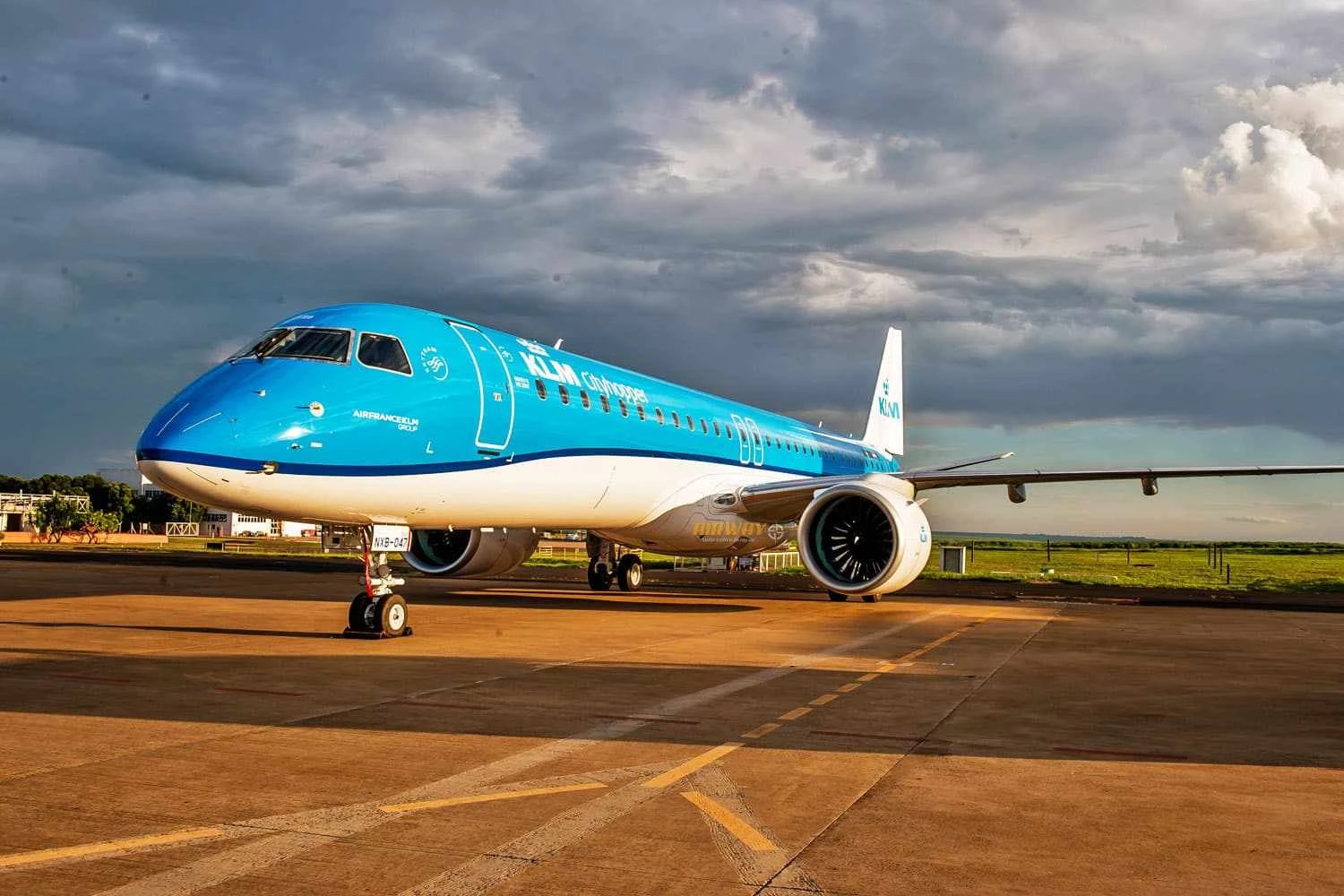 KLM Cityhopper coloca mais quatro assentos em seus jatos Embraer E195-E2