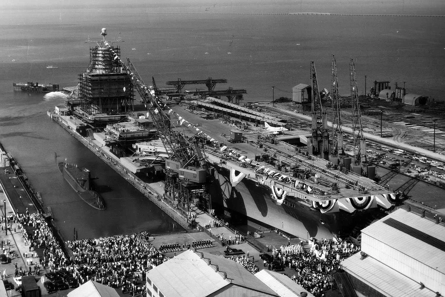O Enterprise foi batizado em 1960 (USN)